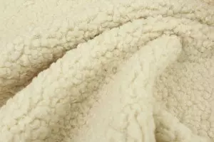 TISSU FAUSSE FOURRURE UNI BOUCLETTES ÉCRU