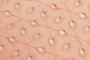 TISSU COTON BRODERIE ANGLAISE VIEUX ROSE