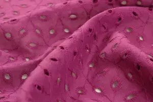 TISSU COTON BRODERIE ANGLAISE FUCHSIA