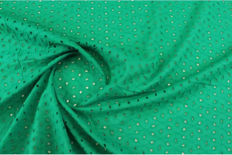 TISSU COTON BRODERIE ANGLAISE VERT