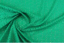 TISSU COTON BRODERIE ANGLAISE VERT