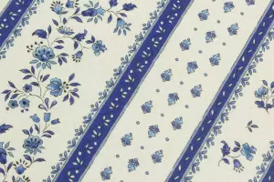 TISSU PROVENCAL BANDES FLEURS ET MOUCHES BLEU